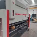 Pressa piegatrice idraulica XL 3020×100 Ton CNC Esa 875 Nr.4 Assi controllati: Y1-Y2-X-R